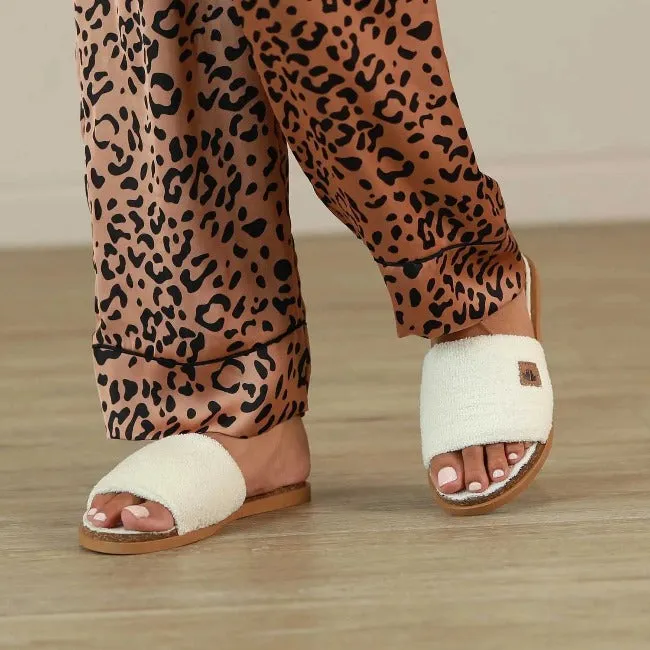 Flat Mule Sandal in Cream - 12398