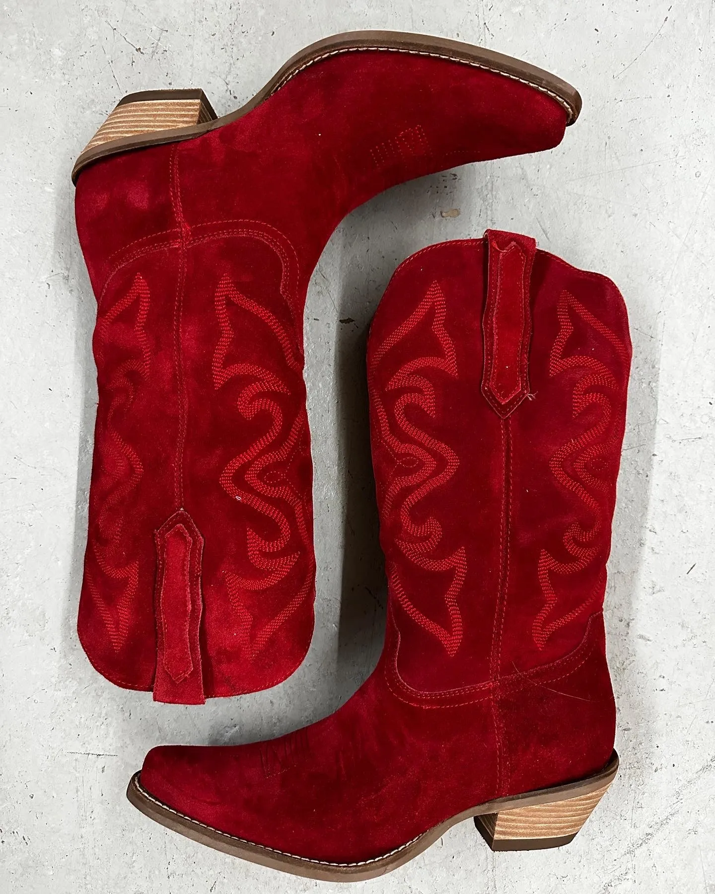Homeward Bound Red Suede Boots (DS)